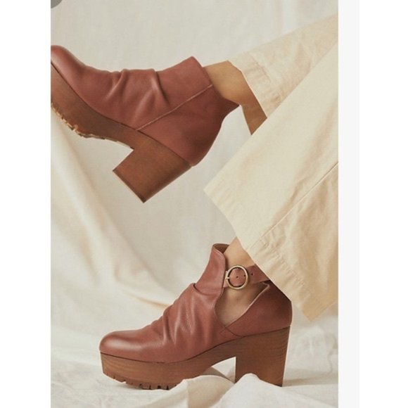 Free People Shoes - Free People Suri Clog Brown Leather size US 9 EUR 39